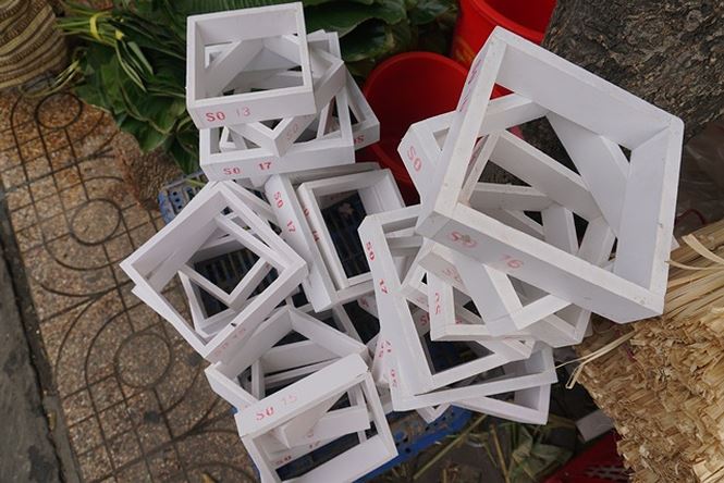 120.000 đồng một bó lá dong bán vỉa hè Sài Gòn